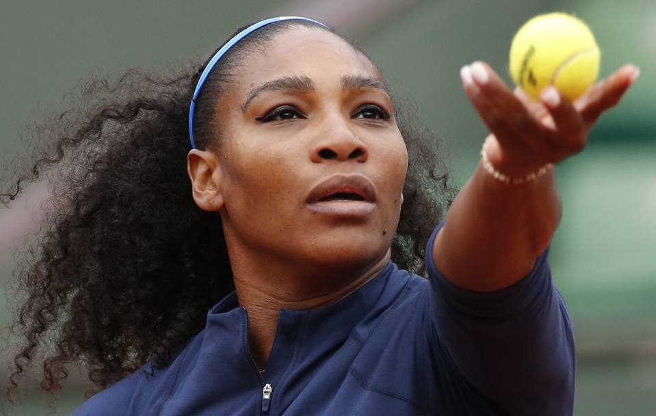Serena Williams al servizio nel match di semifinale contro l&#39;olandese Kiki Bertens (Ap)
